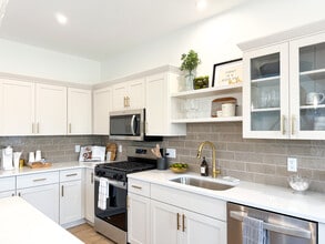 Building Photo - Woodhelm Townhomes