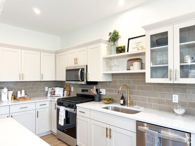 Building Photo - Woodhelm Townhomes