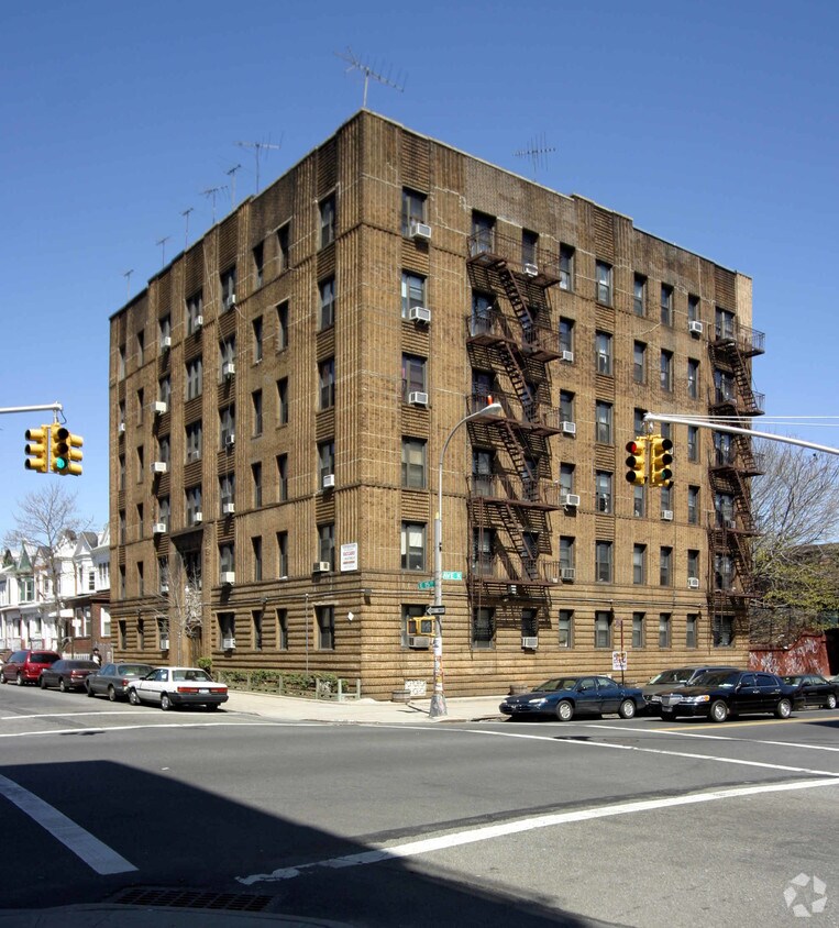 1101 - 1111 E 15th St - 1101-1111 E 15th St