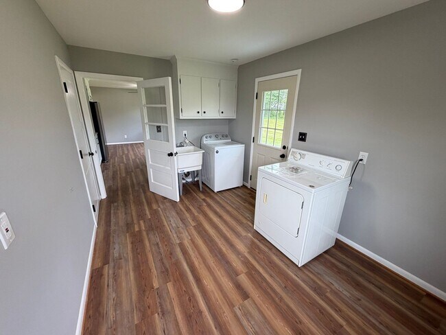 Foto del edificio - 3 Bedroom Rancher-Country Setting