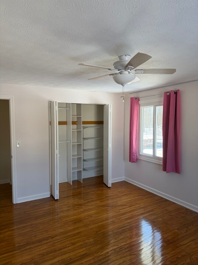 Foto del edificio - 37910 Aurora Rd