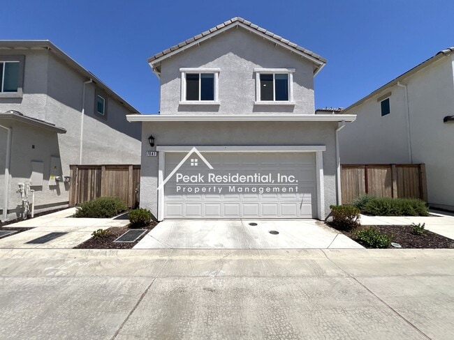 Building Photo - Updated 3bd/2ba Roseville Home!
