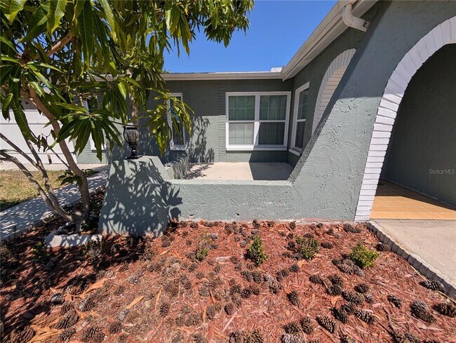 Foto del edificio - 6947 Bottle Brush Dr