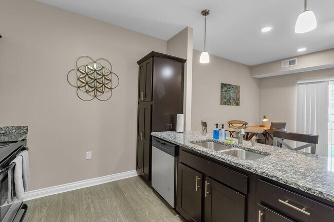 Foto del edificio - 2493 Sweet Home Rd