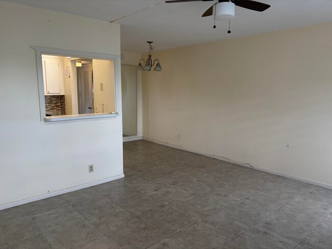 Building Photo - 220 Berkshire K