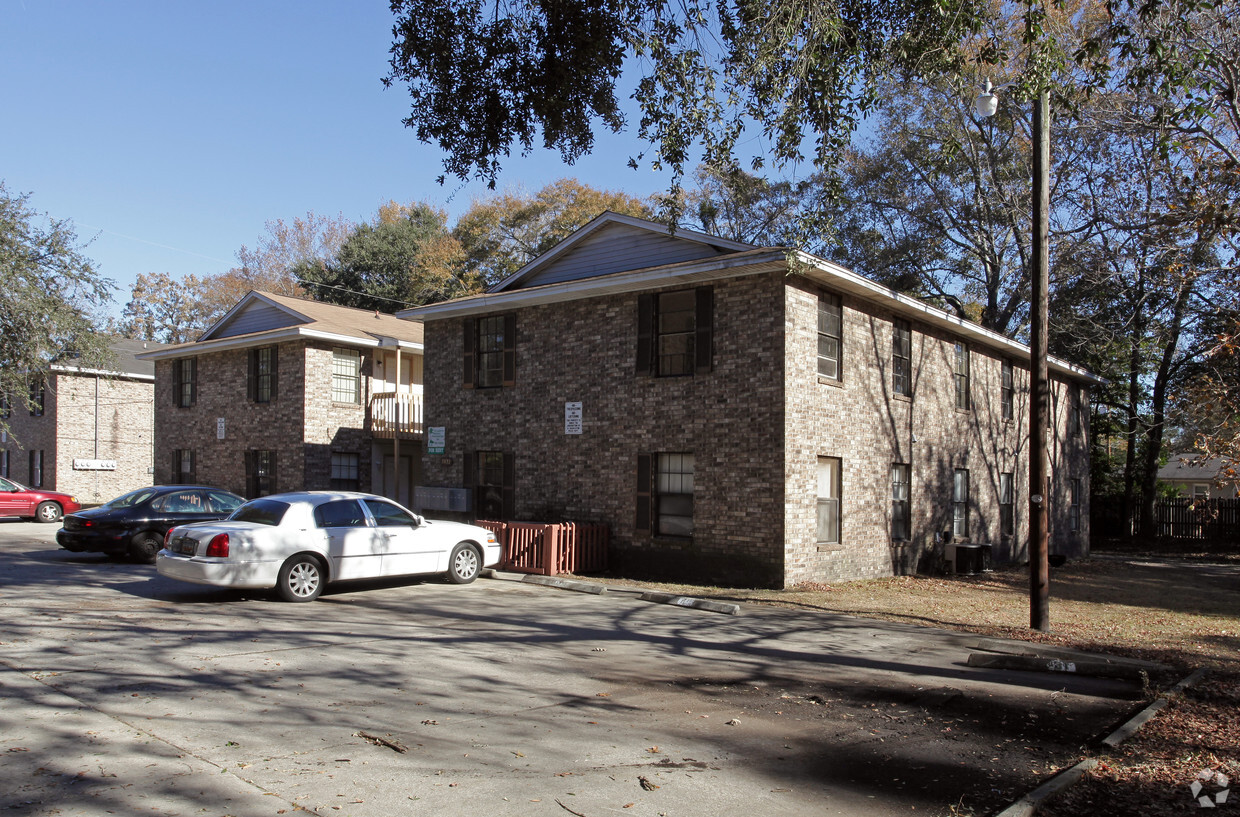 Primary Photo - 5632 Dobson St