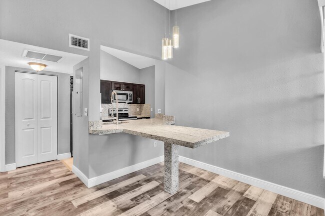 Foto del edificio - 2890 N Oakland Forest Dr