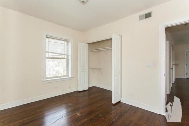 Foto del edificio - 2 bedroom in Chicago IL 60613