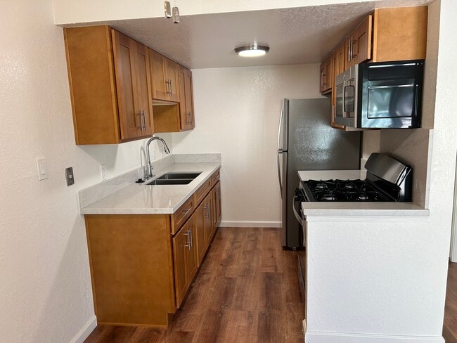 Building Photo - Rosewood Townhomes