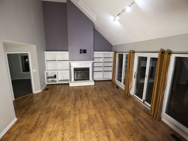 Building Photo - 104 Victoria Dr