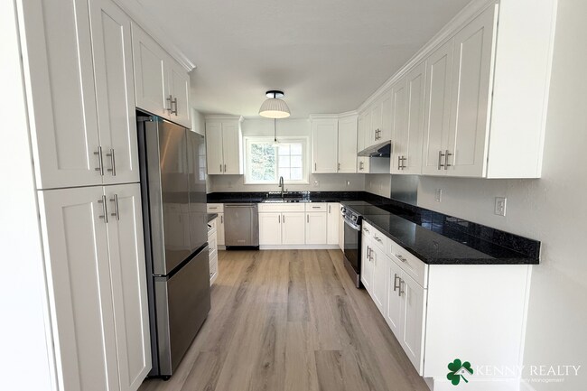 Foto del edificio - Spacious Remodeled 3 BD/2 BA Home, Bonus Rooms & Large Backyard