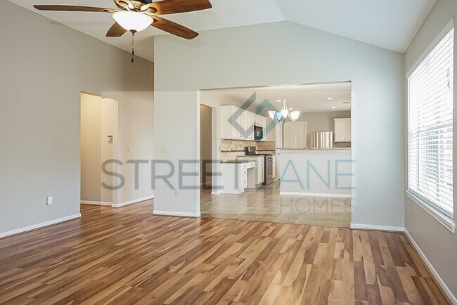 Building Photo - 2110 Castle Dr