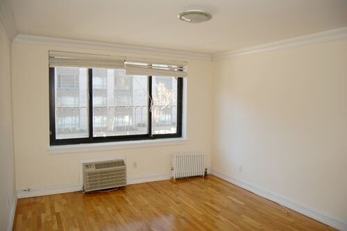 Primary Photo - 1660 York Ave