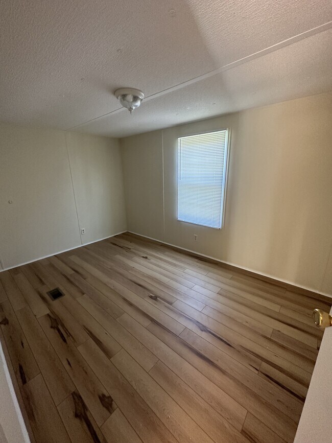 Foto del edificio - 5030 Denton Rd