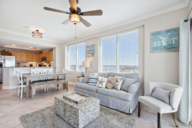Foto del edificio - 1010 W Beach Blvd