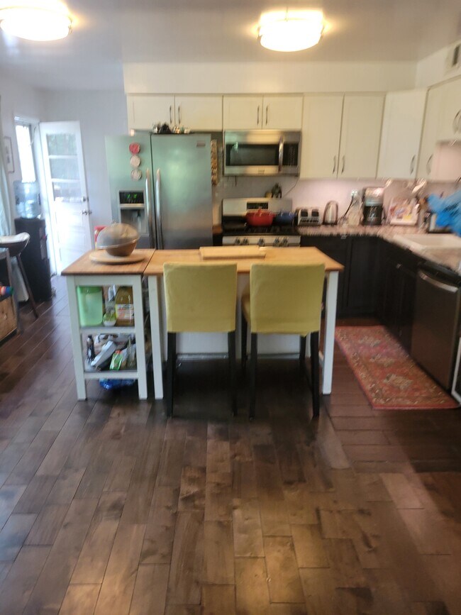 Great kitchen for cooking - 2907 64th Ave