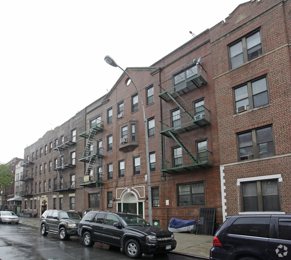 Primary Photo - 1543 Park Pl