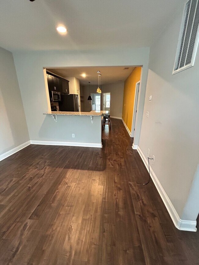 Foto del edificio - 3 Bedroom 3.5 Bath Spacious Townhome