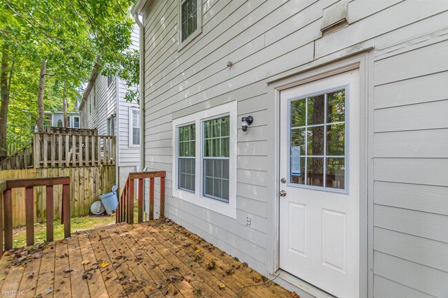 Building Photo - 2 br, 2.5 bath Townhome - 6628 Meadow Gree...