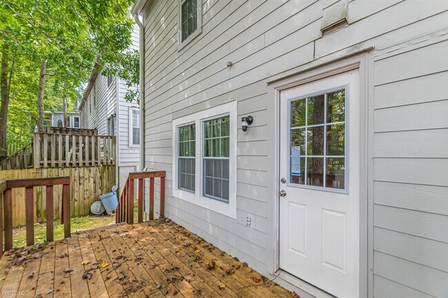 Foto del edificio - 2 br, 2.5 bath Townhome - 6628 Meadow Gree...