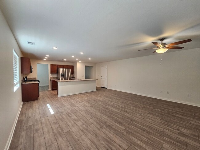 Building Photo - 322 Double Spring Dr
