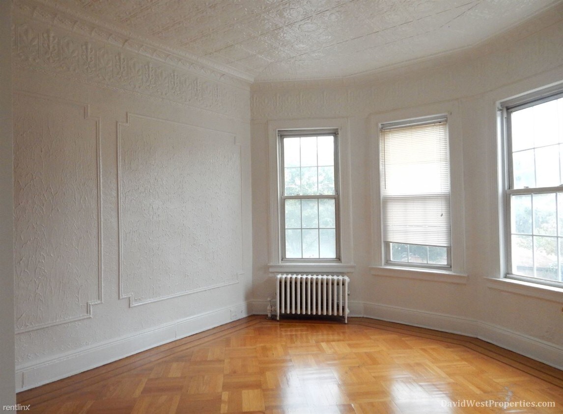 Primary Photo - 206 E 4th St