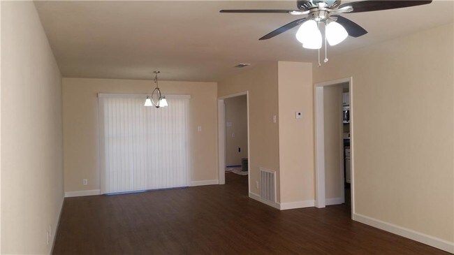 Foto del edificio - 1002 Carmel Pkwy