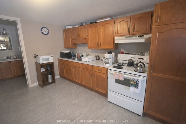 Building Photo - 1-10 Green Bay Road French River Village of Noelville Ontario P0M 2N0