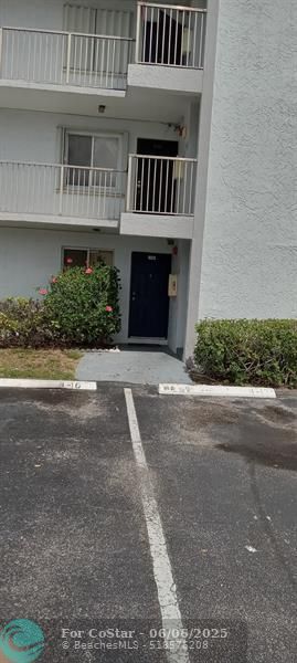 Foto del edificio - 8610 N Sherman Cir