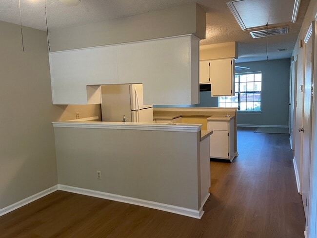 Building Photo - 107 Wisteria Ct