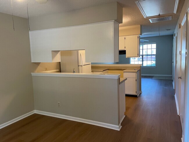 Foto del edificio - 107 Wisteria Ct