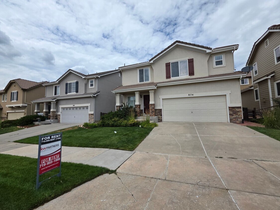 Foto principal - Stunning 4 Bed 3 Bath Home In North Gate