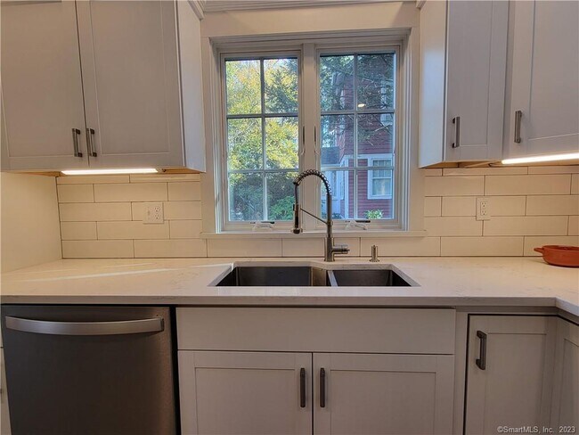 Building Photo - 17 Wilton Rd W