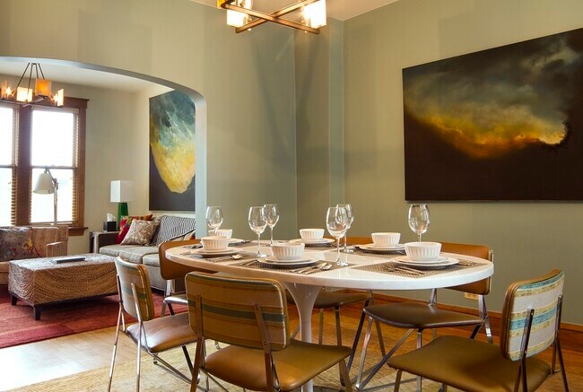 Foto del edificio - 2134 N Damen Ave