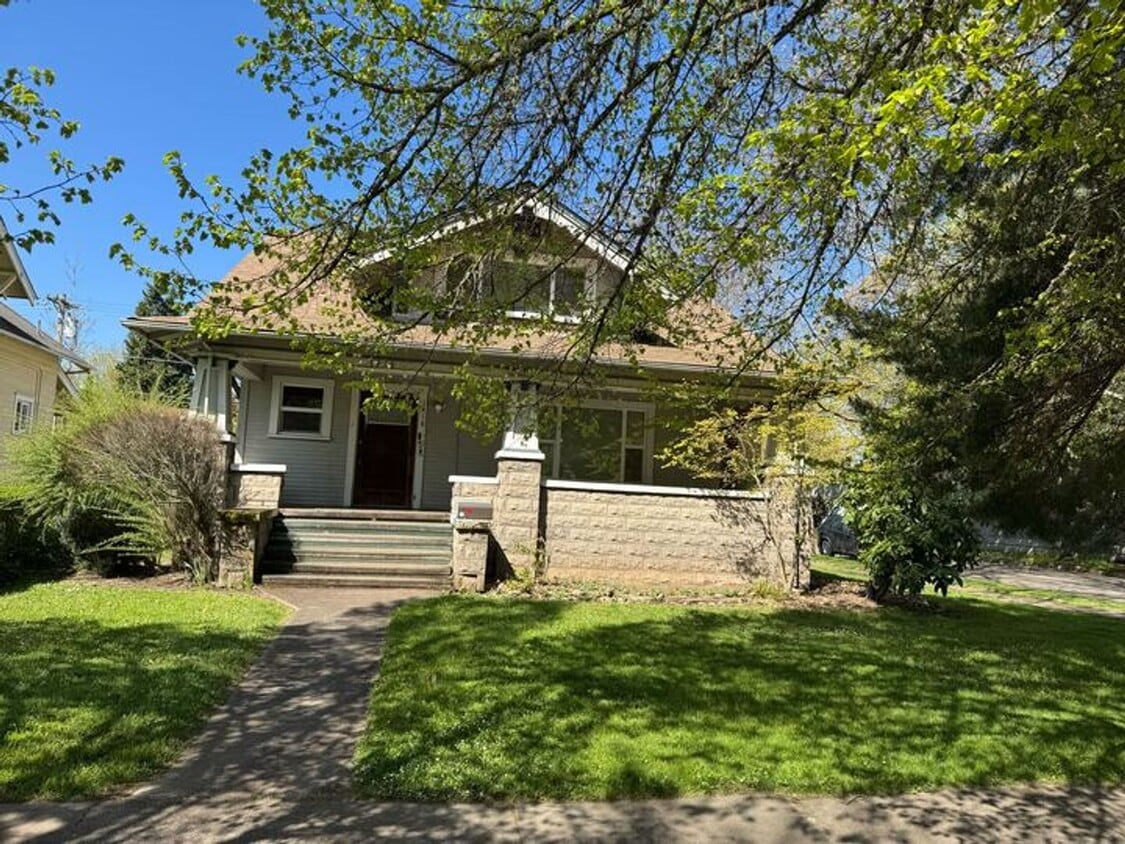 2 Bedroom Unit in Downtown Eugene - 2 Bedroom Unit in Downtown Eugene