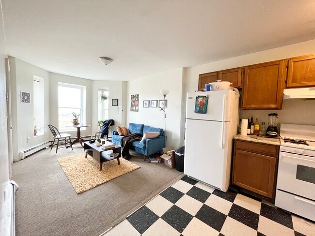 Building Photo - 68 Hammond St