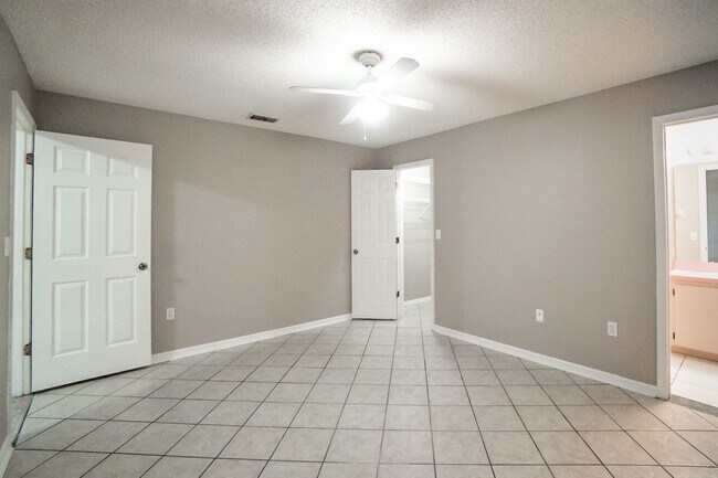 Foto del edificio - MOVE IN SPECIAL-3/2 Villa located in Canoe...