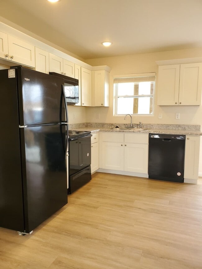 Building Photo - 1 bed, 1 bath Apartment