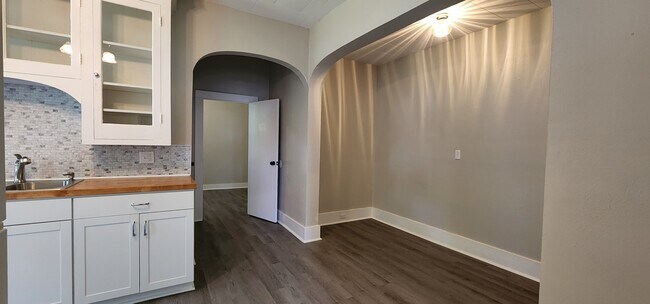 Kitchen & breakfast nook - 515 Maple St