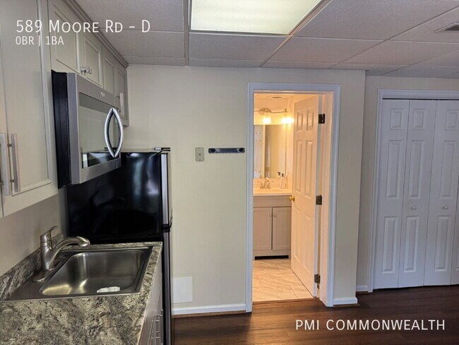 Foto del edificio - 589 Moore Rd