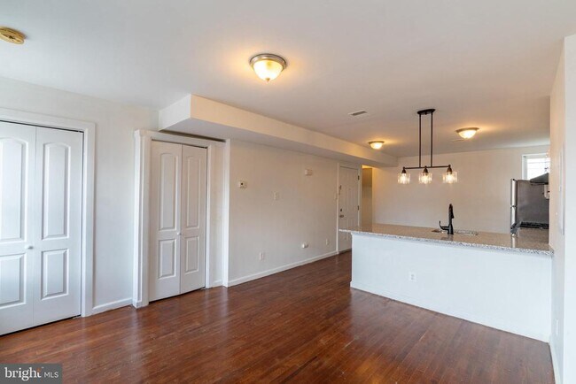 Foto del edificio - 305 N 41st St