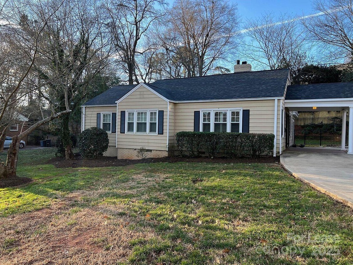 Primary Photo - 2622 Idlewood Cir