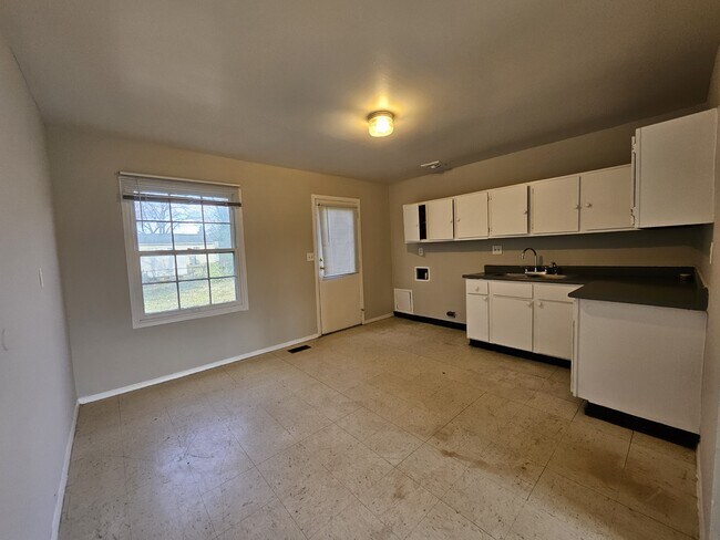 Building Photo - 8414 Meadowlark Dr