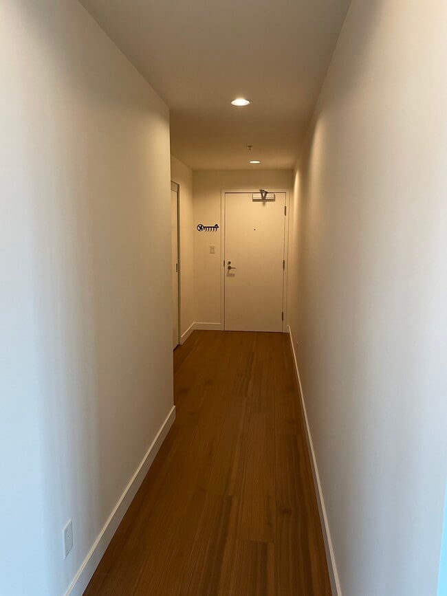 Building Photo - 128 Cordova St W