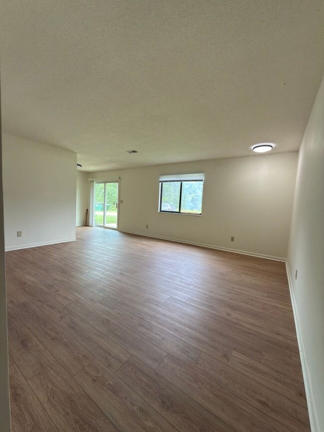 Building Photo - 11960 Meadowview Ln