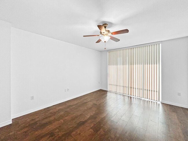 Foto del edificio - Prime Clearwater Condo for Rent at Crystal Bay - 1bed | 1 bath