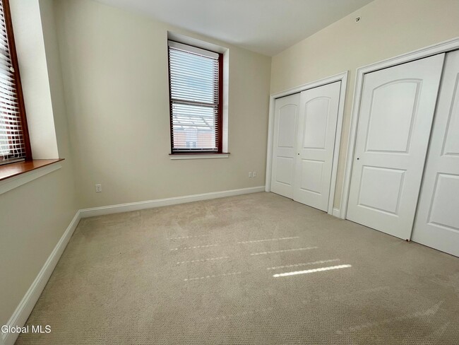 Foto del edificio - 233 Lake Ave