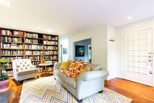 Building Photo - 9702 SW Brookside Dr