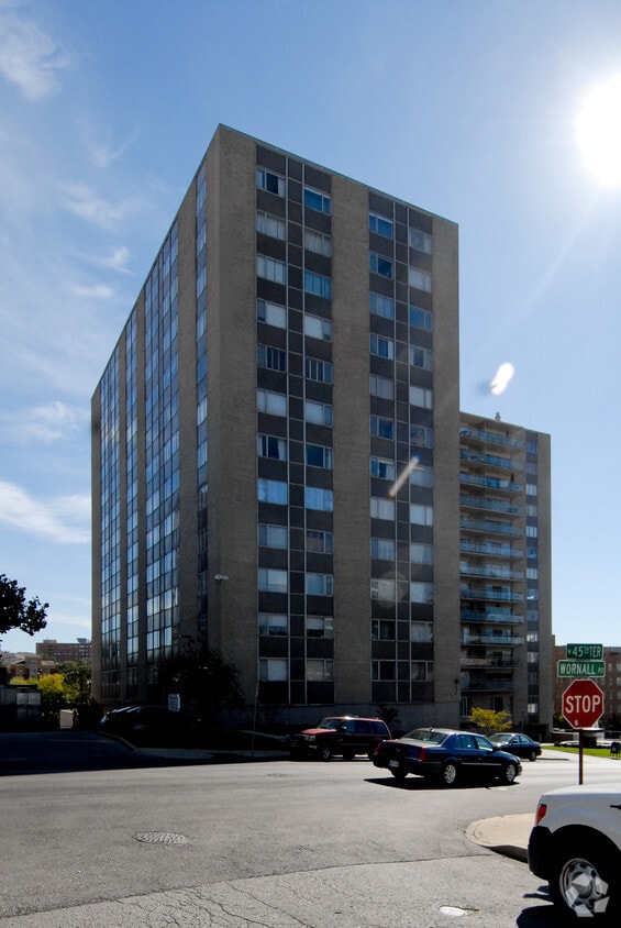 Parkway Towers Apartments Kansas City, MO