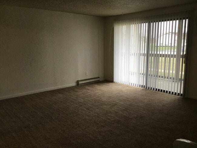 Building Photo - Countryside Apartments